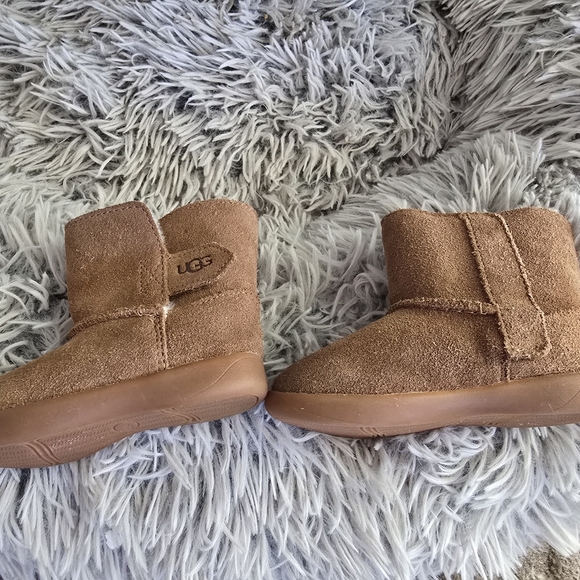 Toddler Ugg Keelan II boot, size 6T - Picture 3 of 9